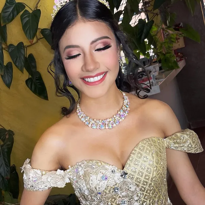 Paquetes de Maquillaje de XV Añeras